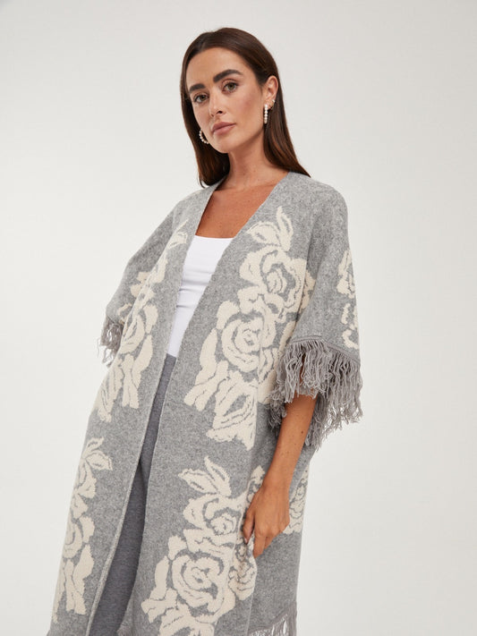 Capa floral cinza