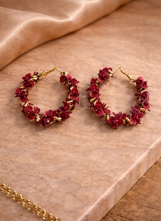 Argolas de pétalas vermelhas