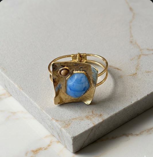 Pulseira dourada e azul