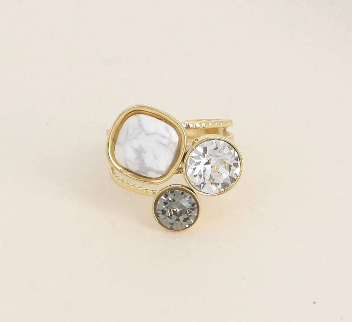 Anel Trilogia - pedra natural e cristais Swarovski®